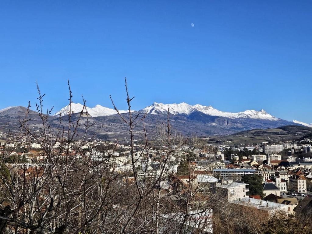 T4 Vue Imprenable Montagnes Et Ville Gap Extérieur photo